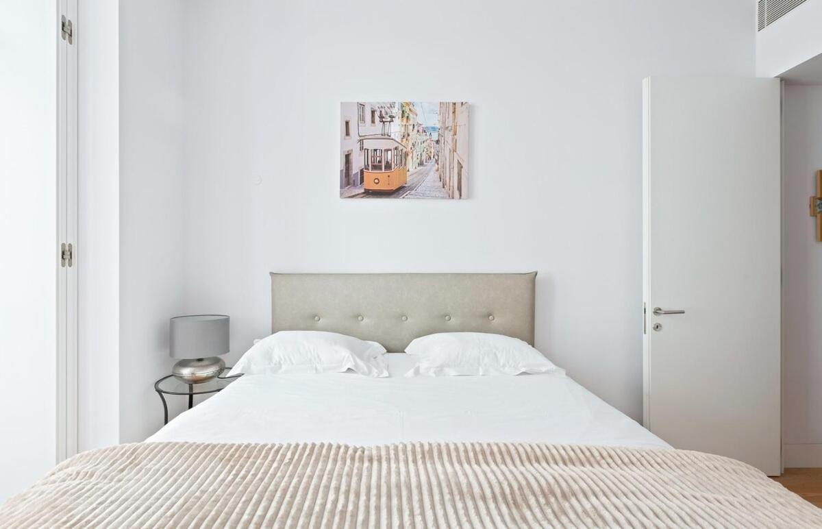 Spacious 1 Bedroom Apartment Near Baixa Lisbon Exterior photo
