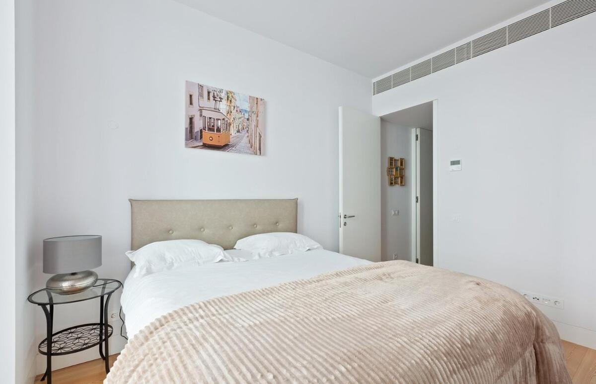 Spacious 1 Bedroom Apartment Near Baixa Lisbon Exterior photo